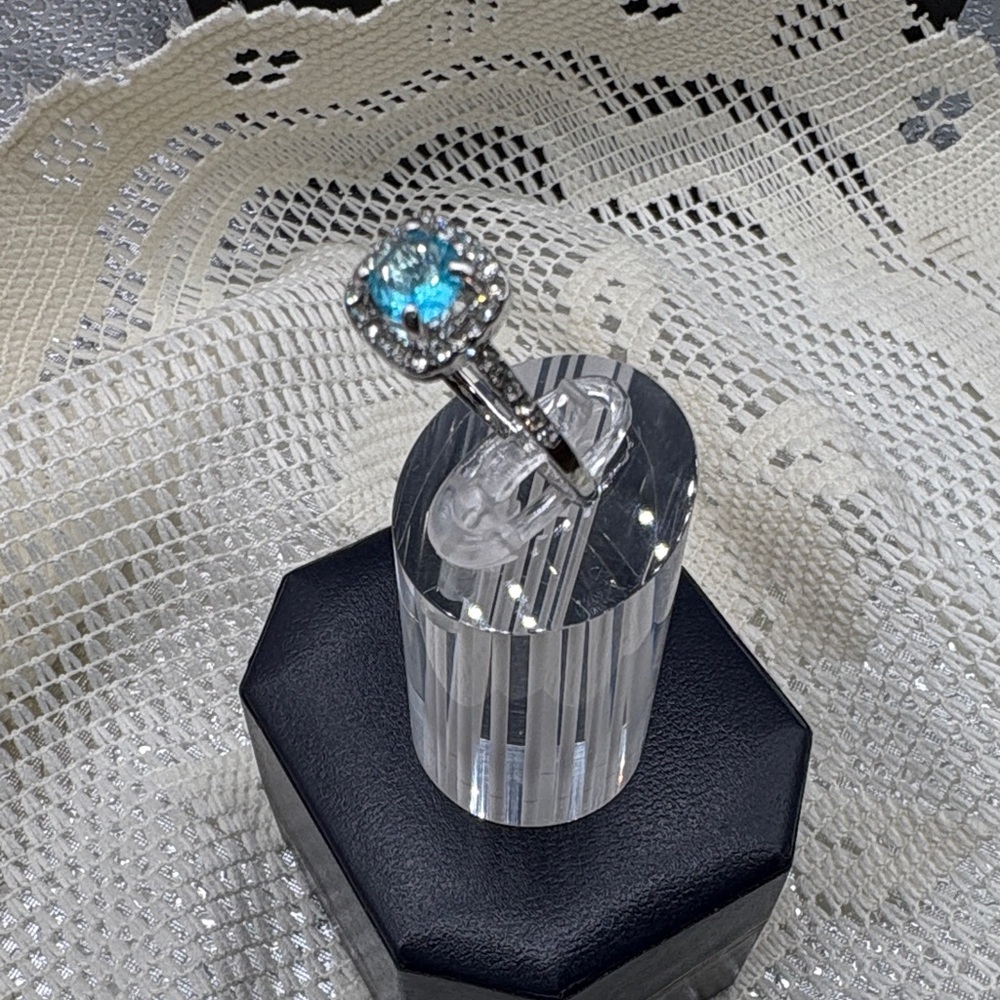 New Elegant Silver Ring with Captivating Blue Stone - Picture 3 of 8